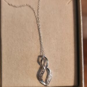 Elegant Silver Pendant Necklace